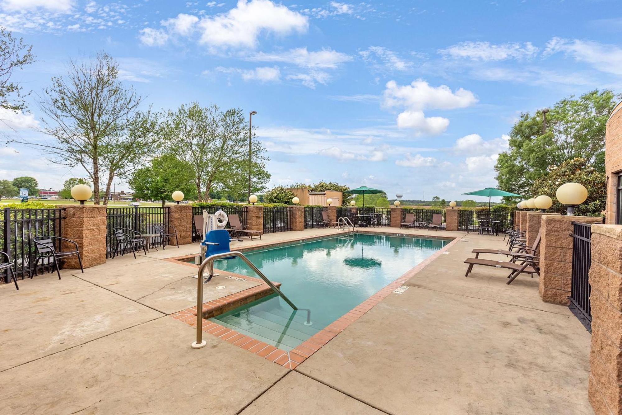 Hampton Inn - Atmore Exterior photo
